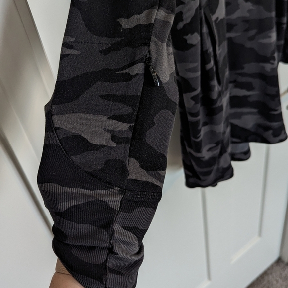 Athleta Balance Lux Black Camo Long Sleeve Dress sz S - Picture 4 of 8